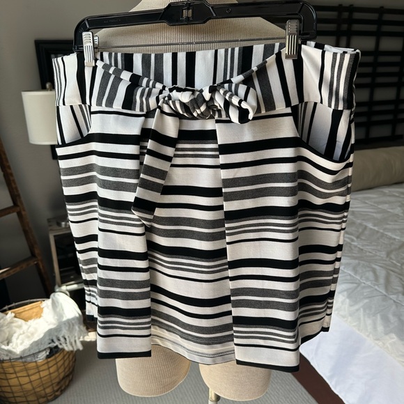 CAbi Dresses & Skirts - CAbi striped skirt with tie, size XL